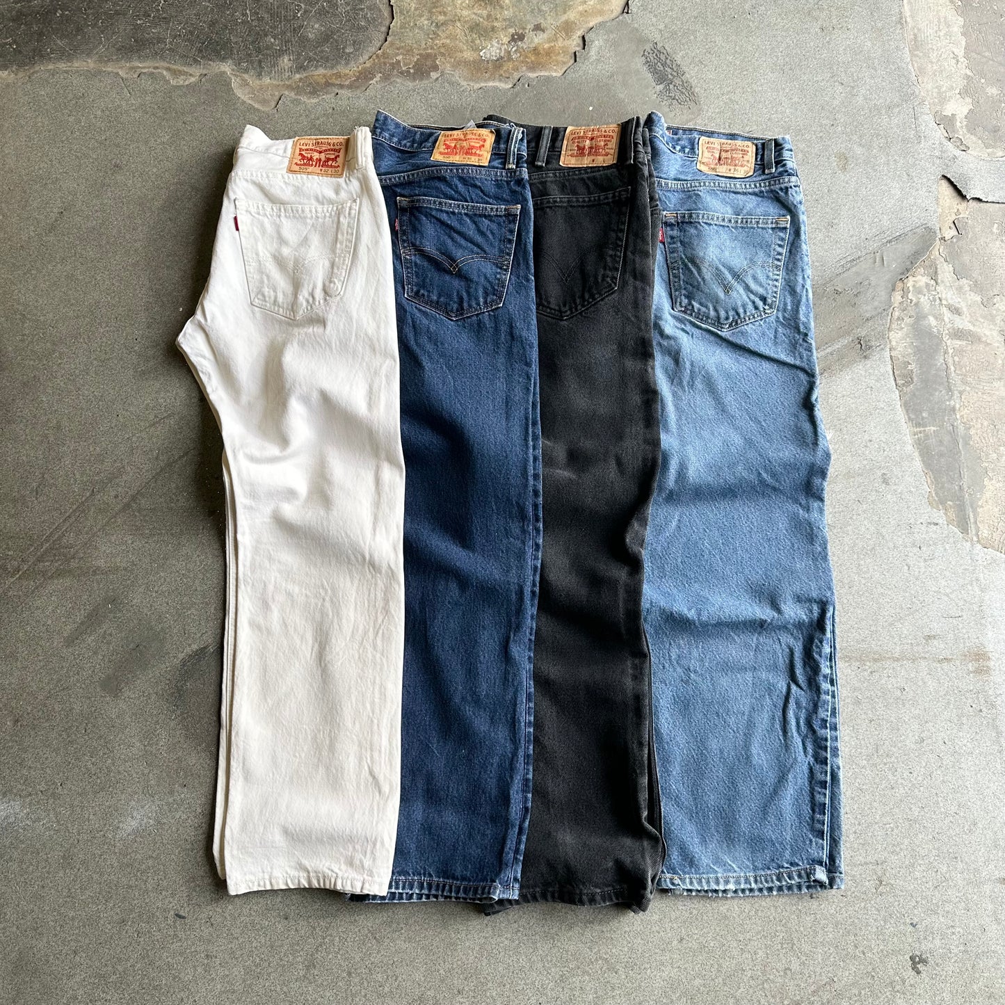 LEVI’S BAGGY JEANS (30 PCS)