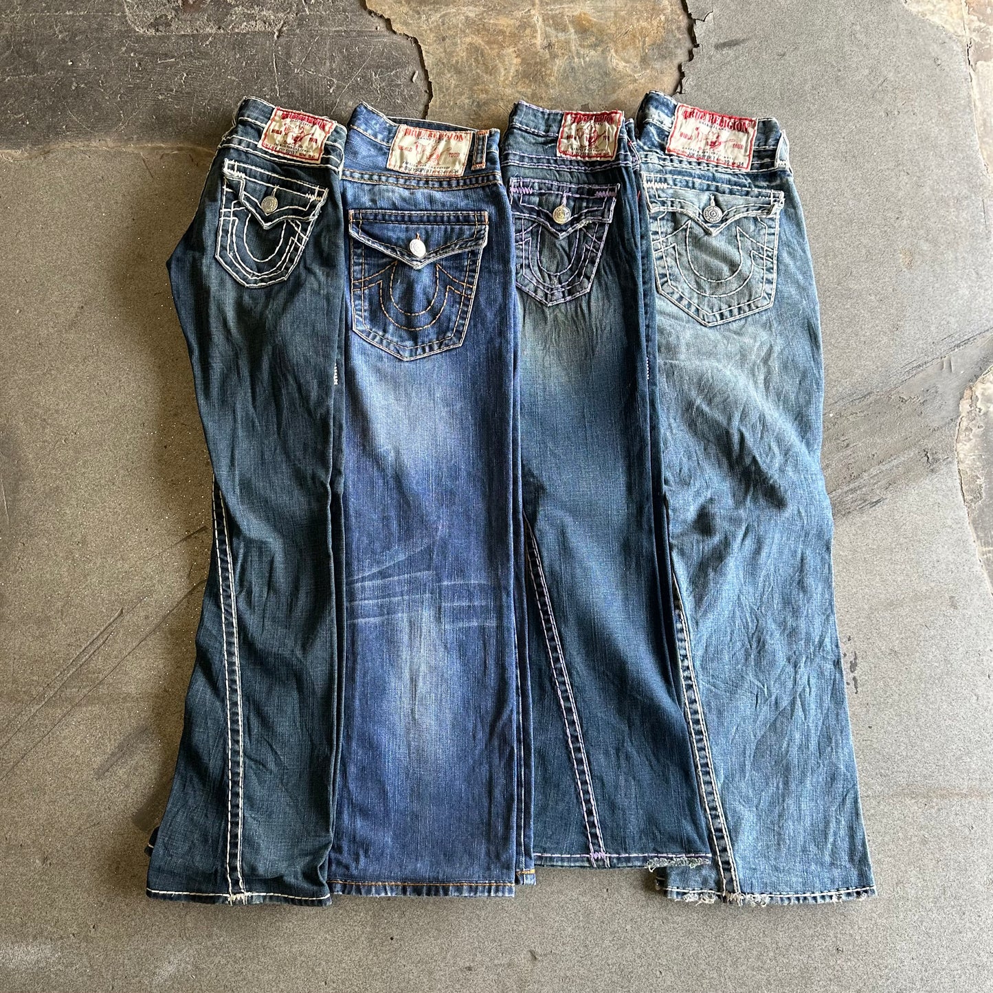 TRUE RELIGION JEANS (30 PCS)