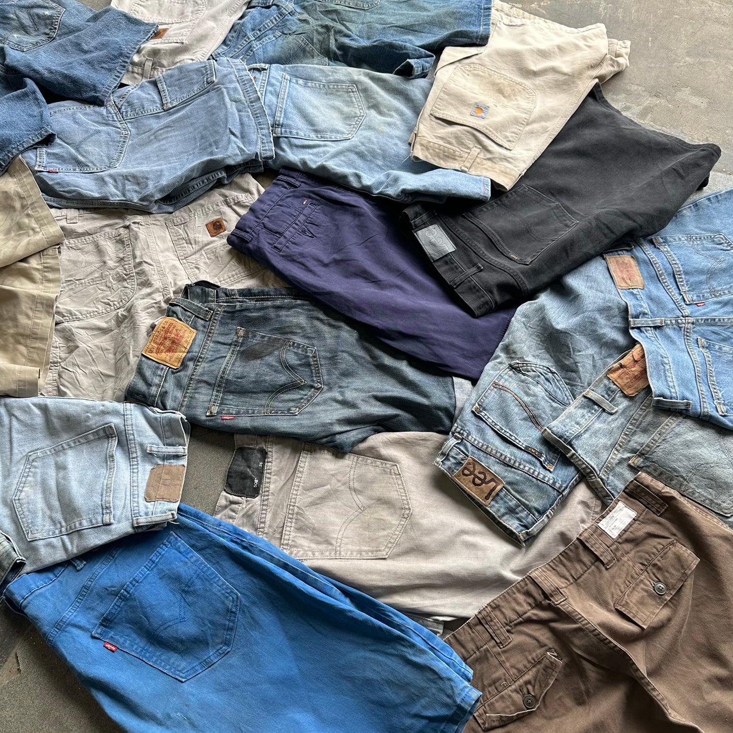 SHORTS CLEARANCE 30 PCS - LEVI'S, CARHARTT, WRANGLER & MORE.