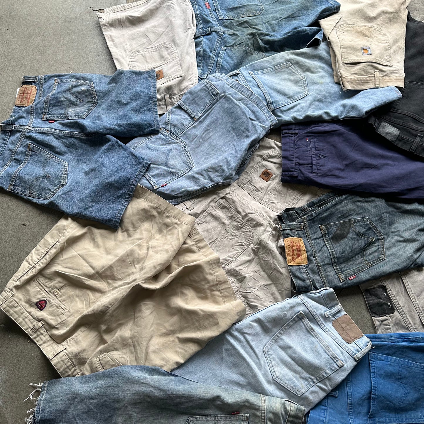 SHORTS CLEARANCE 30 PCS - LEVI'S, CARHARTT, WRANGLER & MORE.