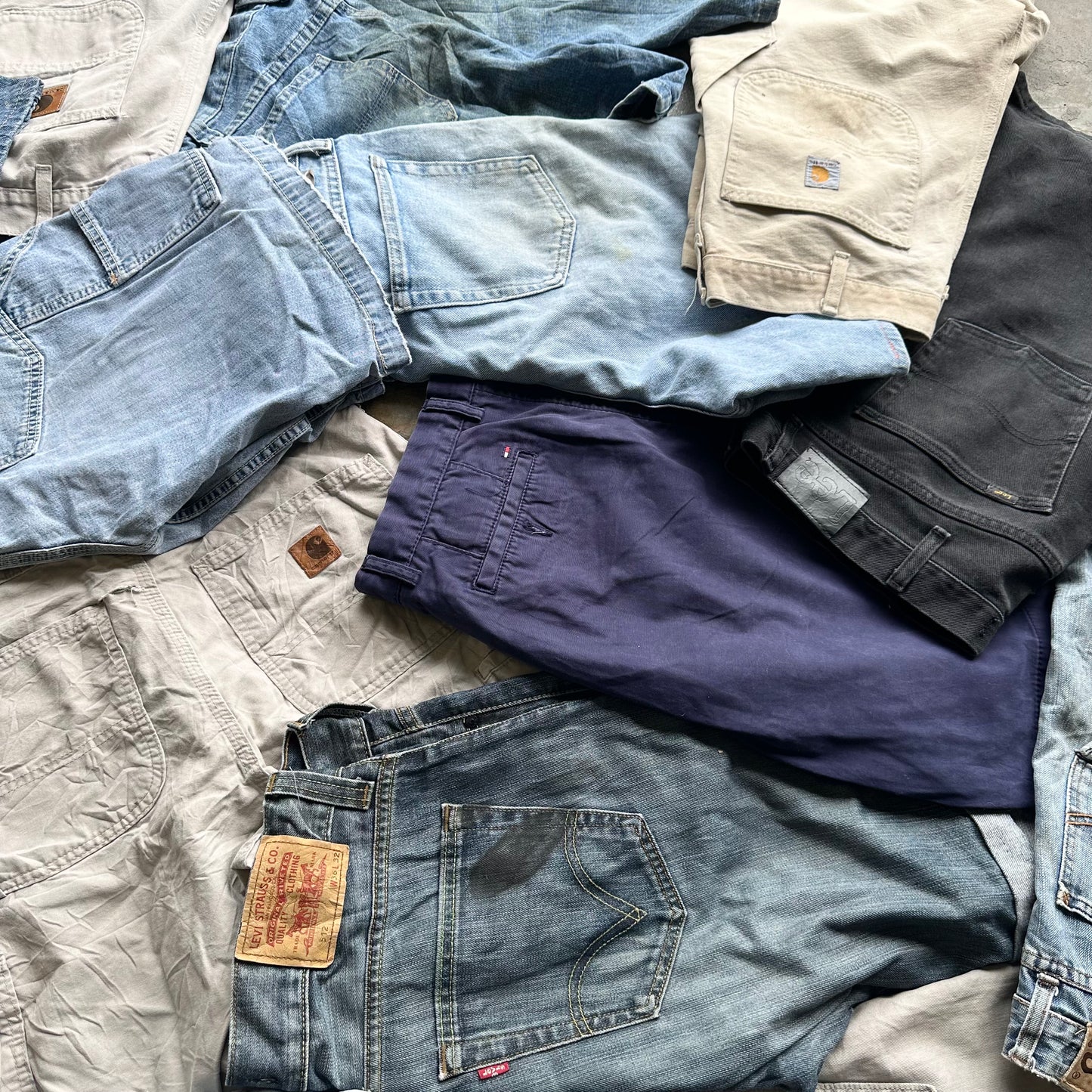 SHORTS CLEARANCE 30 PCS - LEVI'S, CARHARTT, WRANGLER & MORE.