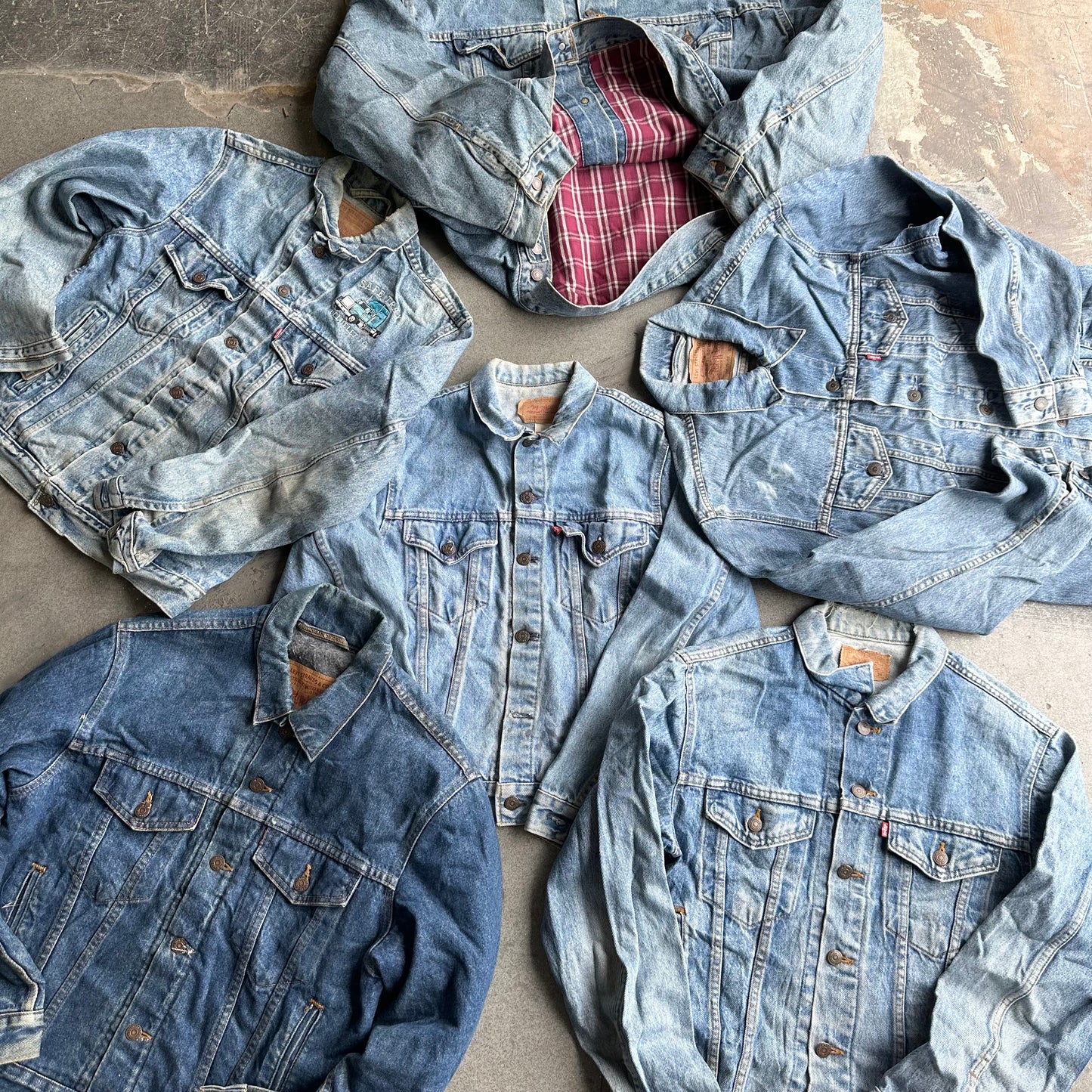 VINTAGE LEVI'S DENIM JACKETS (15 PCS)