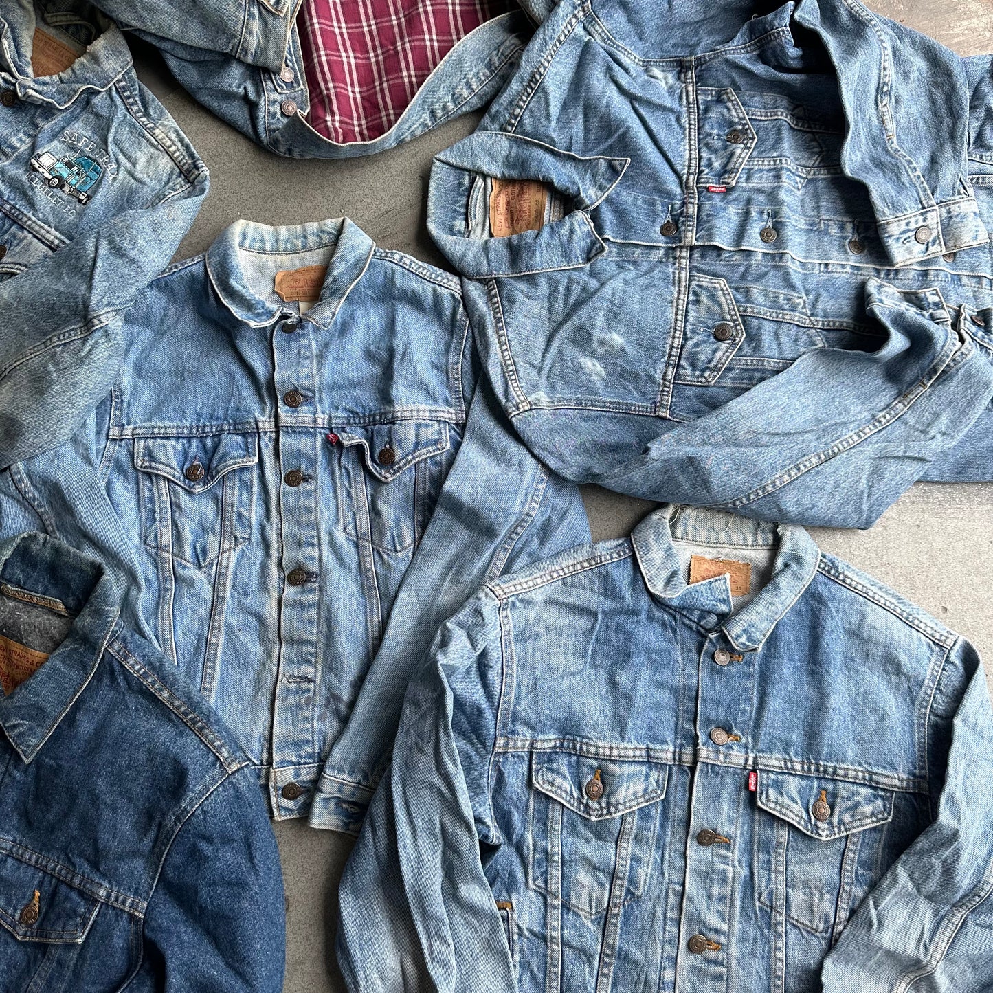 VINTAGE LEVI'S DENIM JACKETS (15 PCS)