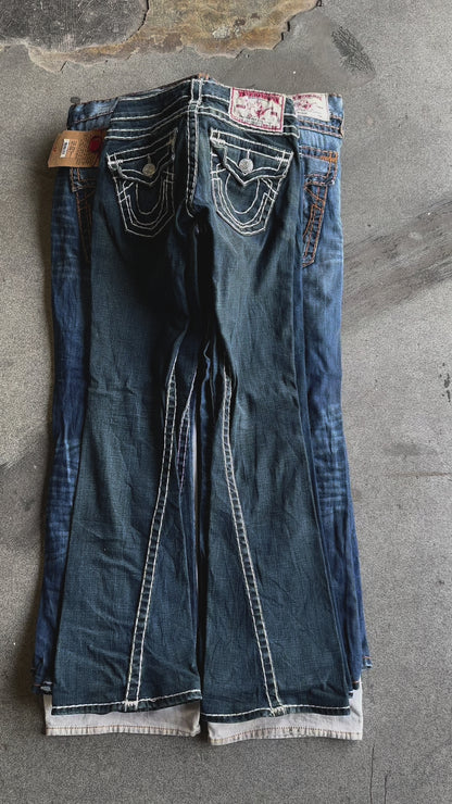 TRUE RELIGION JEANS 30 PCS